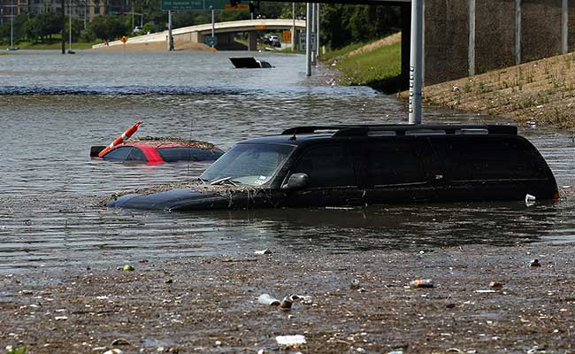 Houston Submerged as Wild Weather Kills At least 28 in US, Mexico