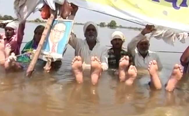In Fight for Help, These Farmers Have Been on a 'Water Protest' for 25 Days
