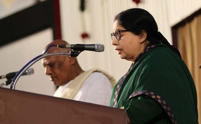 Tamil Nadu Chief Minister Jayalalithaa Launches 290 New Buses