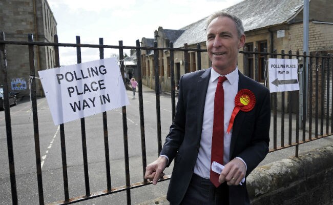 Scottish Labour Leader Jim Murphy to Quit After Election Rout