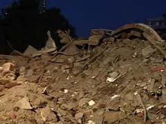 Kilos of Gold Strewn Under Debris of Mumbai Building That Collapsed