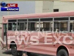 कराची में बड़ा आतंकी हमला, बस में घुसकर 43 लोगों को मारी गोली कराची में बड़ा आतंकी हमला, बस में घुसकर 43 लोगों को मारी गोली