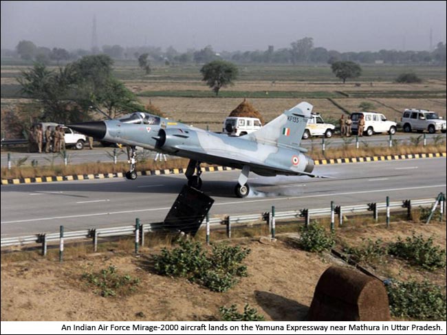 जब ट्रायल के दौरान यमुना एक्सप्रेस-वे पर लैंड हुआ IAF का लड़ाकू विमान मिराज-2000