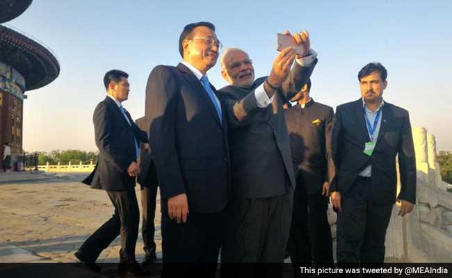 पीएम मोदी ने चीन के प्रधानमंत्री के साथ ली सेल्फी