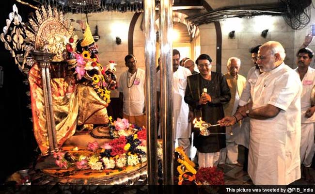 Prime Minister Narendra Modi Prays at Dakshineswar Temple in West Bengal