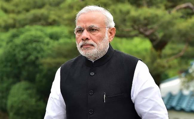 PM Narendra Modi के साथ क्यों रहता है Black