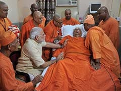PM Narendra Modi Offers Prayers at Dakshineshwar Temple
