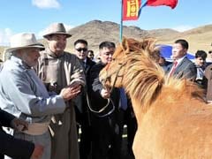 Mongolian Premier Gifts a Horse to PM Narendra Modi