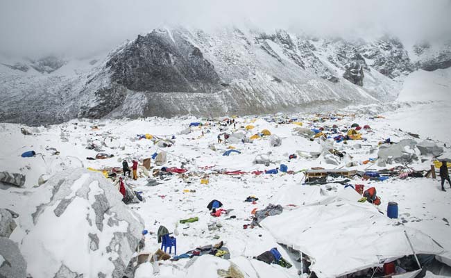Earthquake-Triggered Avalanche Kills Nepalese Guide Scaling Everest