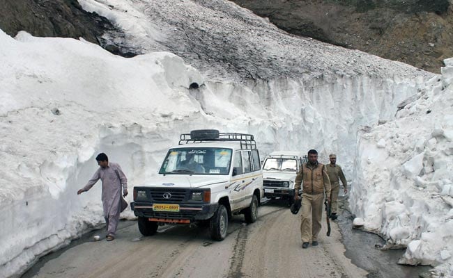 Road Between Jammu and Kashmir Valley to Open