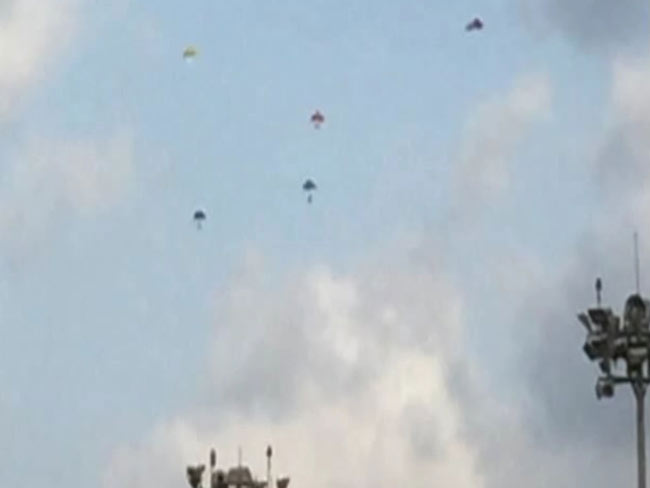 अब भी पहेली बने हुए हैं एयरपोर्ट पर देखे गए पैराशूट, तलास में जुटी मुंबई पुलिस की कई टीमें