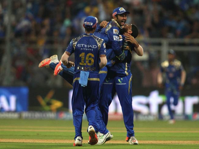 आईपीएल-8 के पहले क्‍वालिफायर में सुपरकिंग्स को हराकर मुंबई शान से फाइनल में