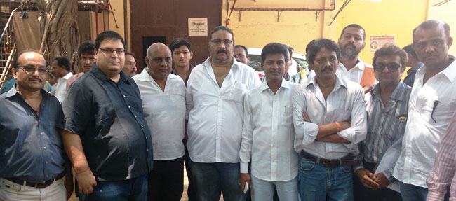 बॉलीवुड कामगार और निर्माताओं में सुलह, टल गई हड़ताल