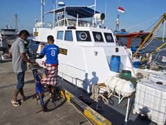 Myanmar Navy Seizes Boat with 727 Migrants Off South Coast