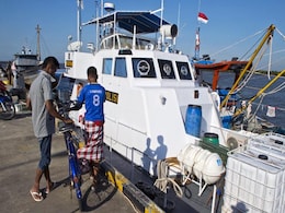 At Least  2,000 Migrants Stranded in Boats Off Myanmar: UN At Least  2,000 Migrants Stranded in Boats Off Myanmar: UN
