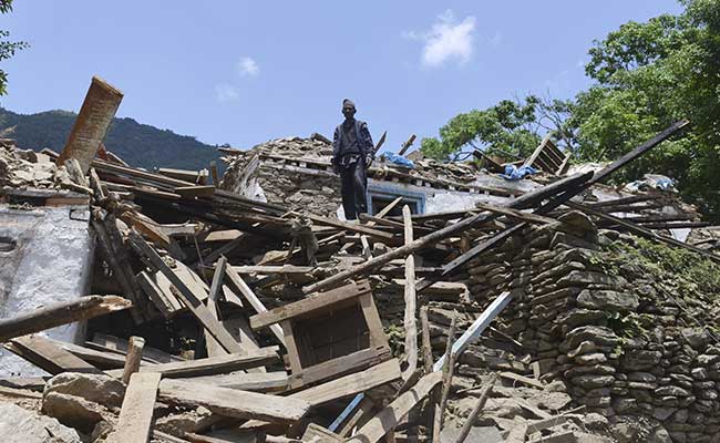 Quake-Hit Nepal to Train 50,000 Workers for Reconstruction