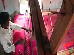 National Handloom Day: वादों के अंधेरे में गुम हैंडलूम उद्योग, जमीन पर नहीं उतरीं योजनाएं National Handloom Day: वादों के अंधेरे में गुम हैंडलूम उद्योग, जमीन पर नहीं उतरीं योजनाएं