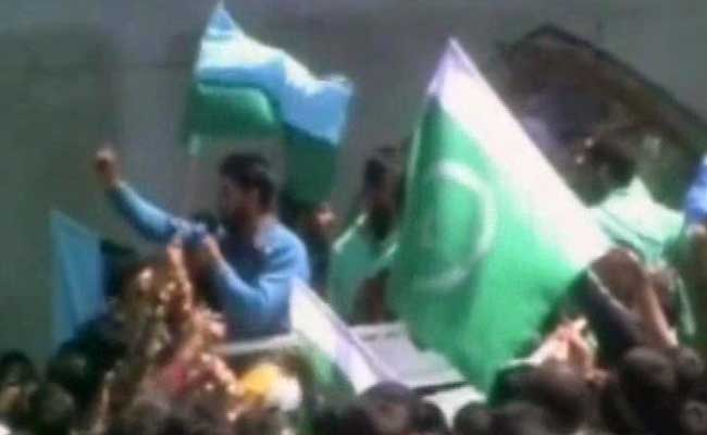 Pakistani Flag Waved at Syed Ali Shah Geelani's Rally in Kashmir