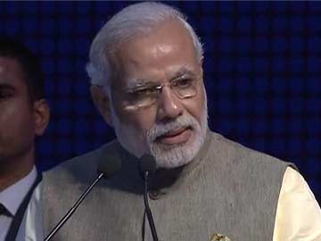 कोलकाता में पीएम मोदी ने अपने बीमार गुरू स्वामी आत्मस्थानांद से मुलाकात की