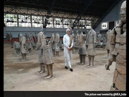 PM Modi Visits Terracotta Warriors Museum in Xi'an PM Modi Visits Terracotta Warriors Museum in Xi'an