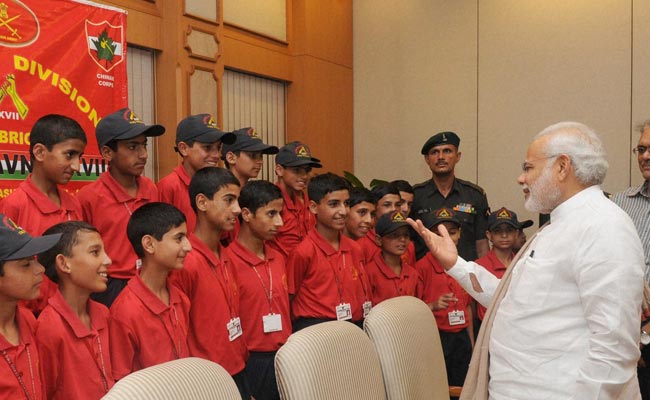 PM Modi Meets Children from Jammu and Kashmir in Delhi