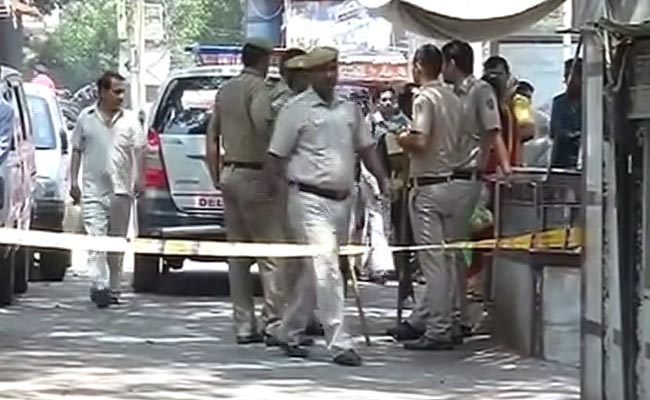 Men on Motorcycles Gun Down 2 in Delhi