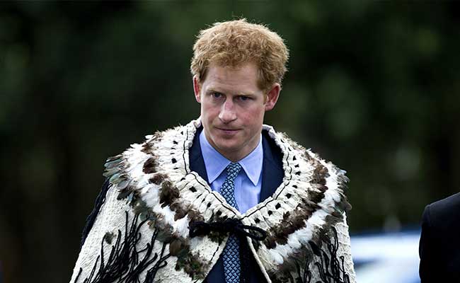 Paddling Prince Harry Joins Maori Canoe Crew