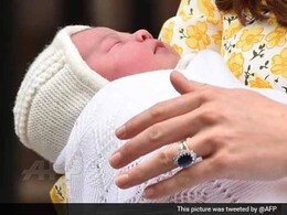 ब्रिटेन के शाही परिवार की नई सदस्य 'प्रिंसेस ऑफ कैम्ब्रिज' का नाम रखा गया 'शारलेट एलिजाबेथ डायना' ब्रिटेन के शाही परिवार की नई सदस्य 'प्रिंसेस ऑफ कैम्ब्रिज' का नाम रखा गया 'शारलेट एलिजाबेथ डायना'