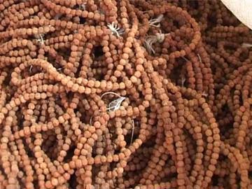 भूकंप से बनारस-नेपाल के बीच रूद्राक्ष और मनको का कोराबार भी हुआ चौपट