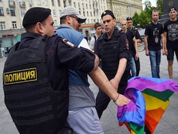 Russian Police Detain Gay Activists at Unauthorised Rally Russian Police Detain Gay Activists at Unauthorised Rally