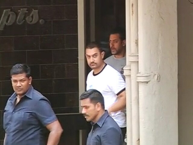 Salman Khan's Celeb Visitors: Aamir Khan, Sonakshi Sinha