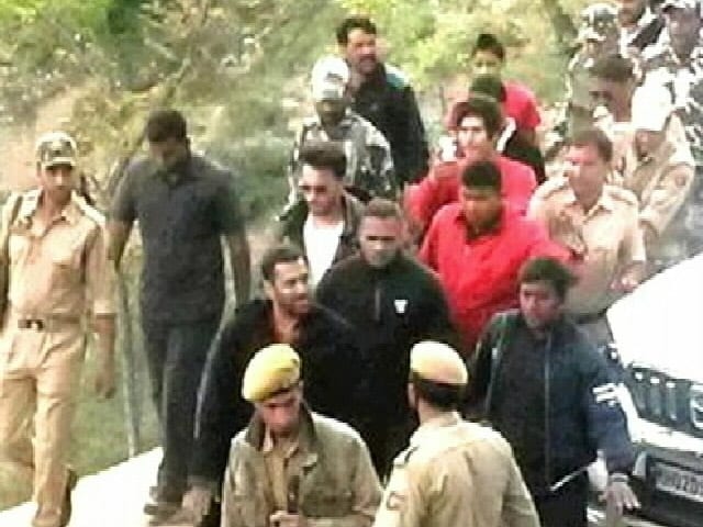 Salman Khan Resumes Bajrangi Bhaijaan Shoot in Kashmir. Business as Usual