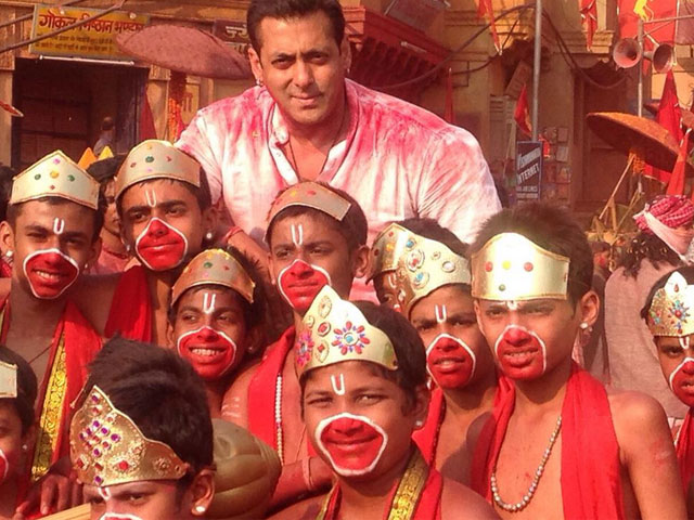 Salman Khan's <i>Bajrangi Bhaijaan</i> Not Delayed, Will Release on Eid: Kabir Khan
