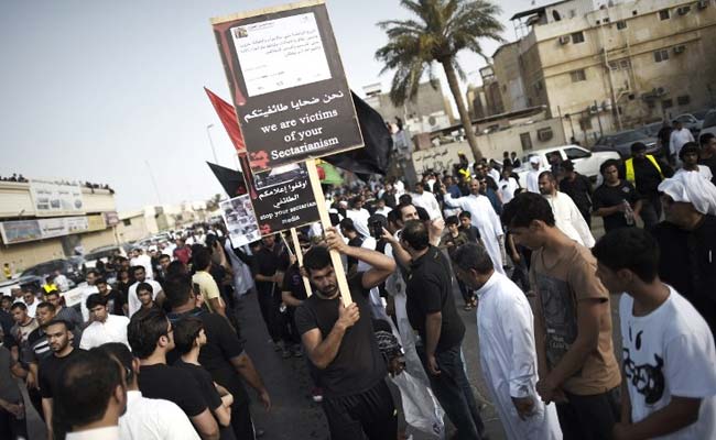 Saudi Shiites Hold Mass Funeral for Bombing Victims