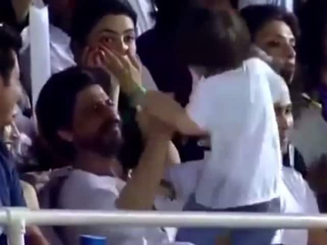 Two to Tango: Shah Rukh Khan and AbRam Get Jiggy at KKR Match