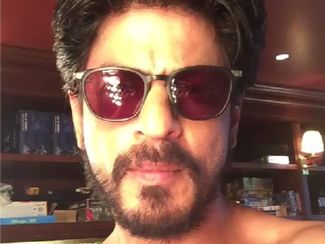 Shah Rukh Khan Wears Shades But no Shirt to Thank 13 Million Twitter Fans
