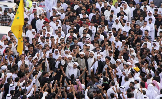 Tens of Thousands Turn Up for Funeral of Saudi Suicide Attack Victims