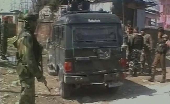 Gunmen Fire at Policeman Guarding Bank in Jammu and Kashmir