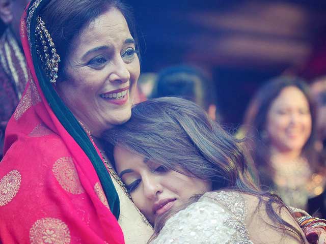 'Love You Maa', Tweets B-Town on Mother's Day