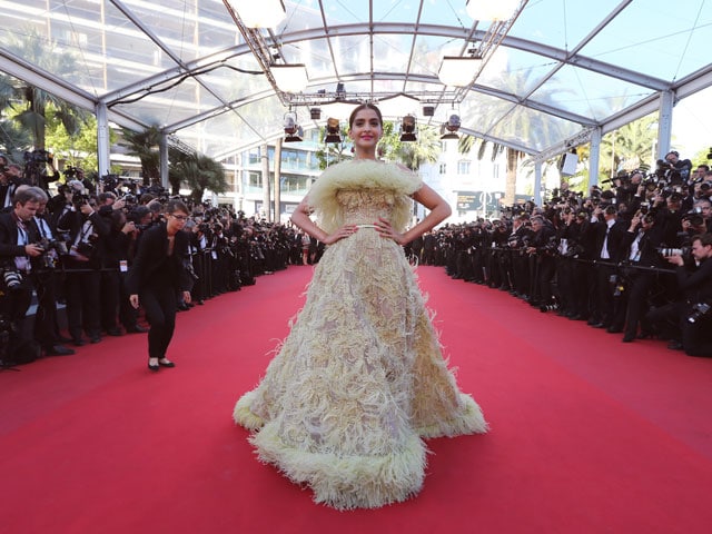 Cannes 2015: Sonam Kapoor's Red Carpet Dress #2 is Elie Saab (Like Aishwarya)