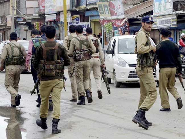 सुरक्षा नहीं मिली तो मोबाइल सेवा ठप्प हो जाएगी कश्मीर में