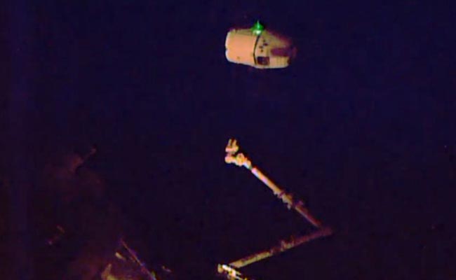 SpaceX Cargo Ship Returns to Earth in Ocean Splashdown