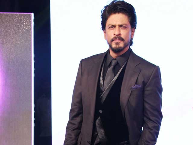 Shah Rukh Khan Goes Home From Hospital After Knee Surgery