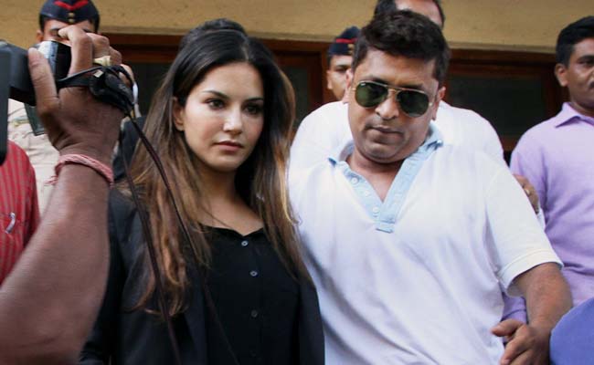 650px x 400px - Sunny Leone, Accused in Obscenity Case, Visits Thane Police Station