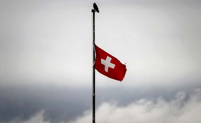 Swiss Lawmakers Vote To Enshrine Cash In Constitution