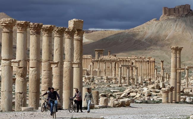 Islamic State Destroys 2000-Year-Old Lion Statue in Syria's Palmyria