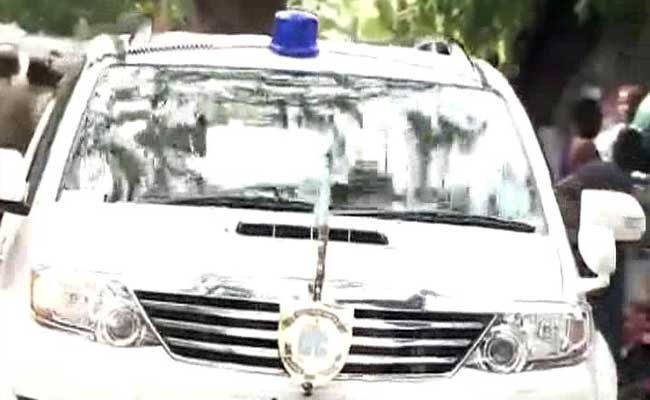 Panneerselvam,19 Ministers Call on Jayalalithaa Amid Reports of Her Return as Chief Minister
