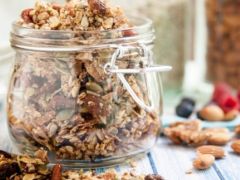 Travel Snacks: What to Eat While Travelling Travel Snacks: What to Eat While Travelling