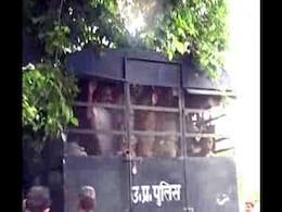 130 People Held for Public Urination in Agra 130 People Held for Public Urination in Agra
