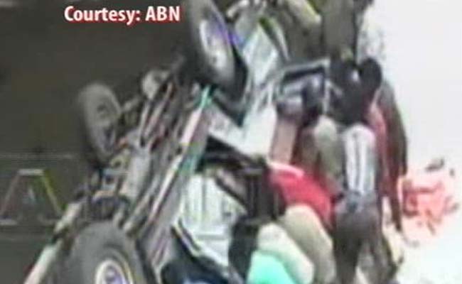 22 Dead After Van Falls in Dowleswaram Barrage in Andhra Pradesh